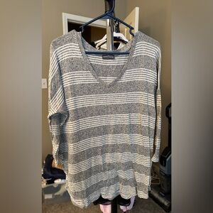 Market & Spruce Heathered Gray and White Knit Top